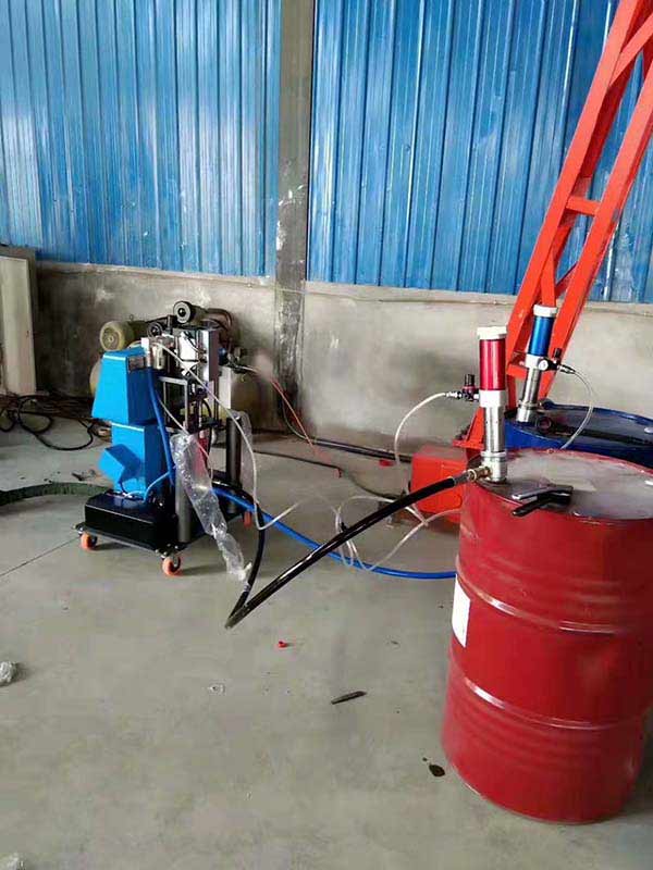 聚氨酯發(fā)泡機(jī)設(shè)備JNJX-Q1600(圖2) 聚氨酯發(fā)泡機(jī)設(shè)備保溫施工現(xiàn)場(chǎng)