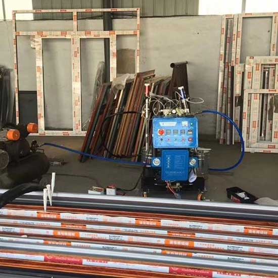 型材發(fā)泡 澆注機(jī)器(圖2) Q2600D聚氨酯型材發(fā)泡澆注機(jī)器